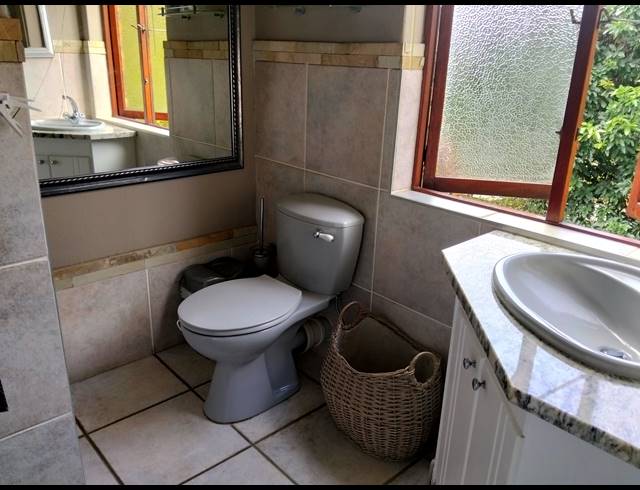 6 BEDROOM HOUSE FOR SALE IN UVONGO